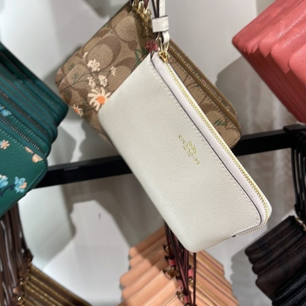 Coach Corner Zip Wristlet Chalk Leather - Picture 6 of 7